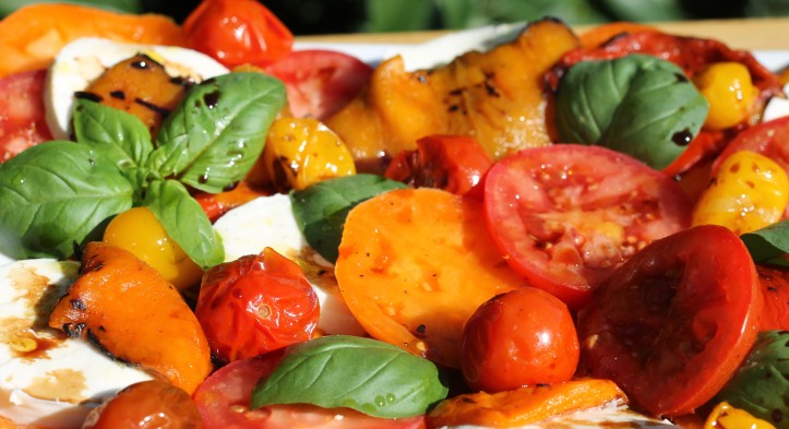 Grilled Pepper Caprese Salad