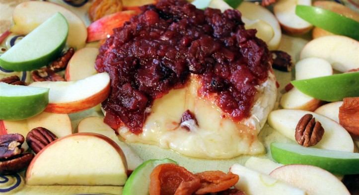 Baked Brie Topped with Cranberry Chutney