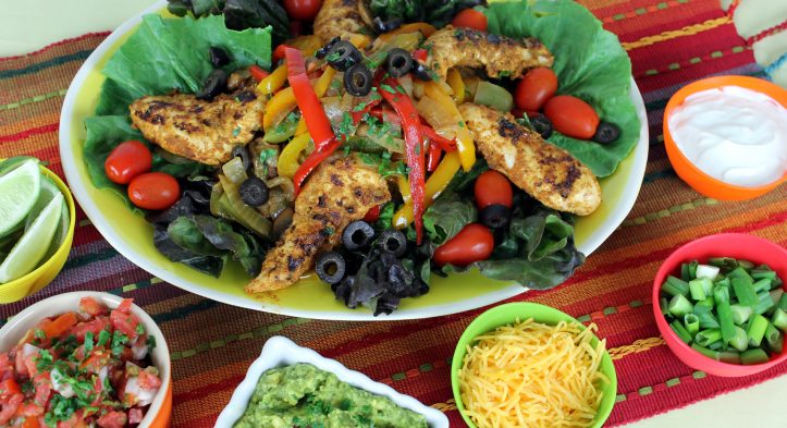 11 Cinco de Mayo Favorites Featuring Chicken Fajita Salad!