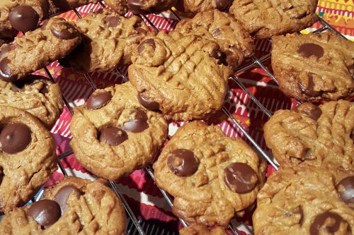 Crispy Choco-Chip Peanut Butter Cookies