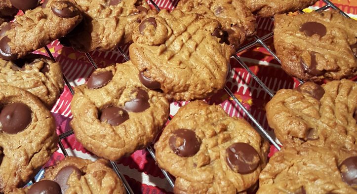 Crispy Choco-Chip Peanut Butter Cookies